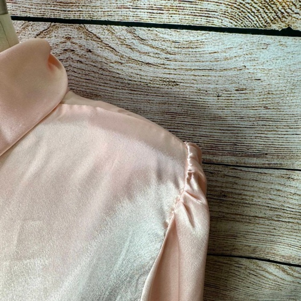 5/$25 Risky Business Pink Satin Blouse Long Sleeve‎ Button Up Secretary Top 36 - Picture 2 of 7